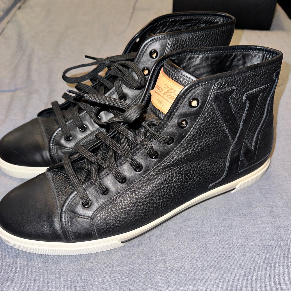 Louis Vuitton big logo damler sneaker very clean